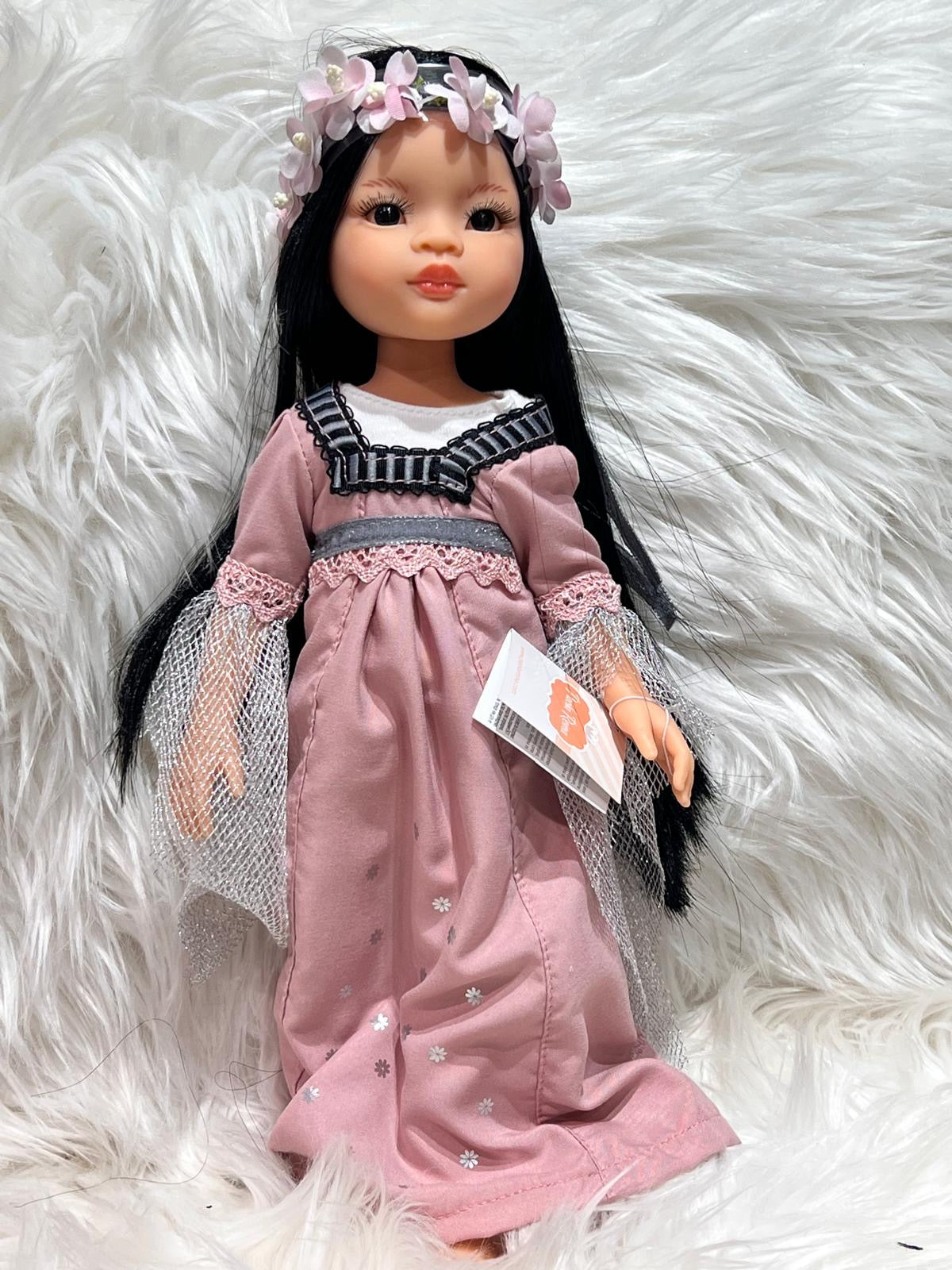 Lui Asian Las Amigas Doll - in an outfit