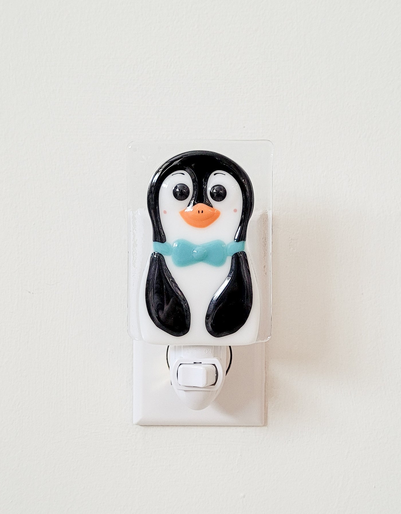 Alfred the Penguin Nightlight by Veille Sur Toi