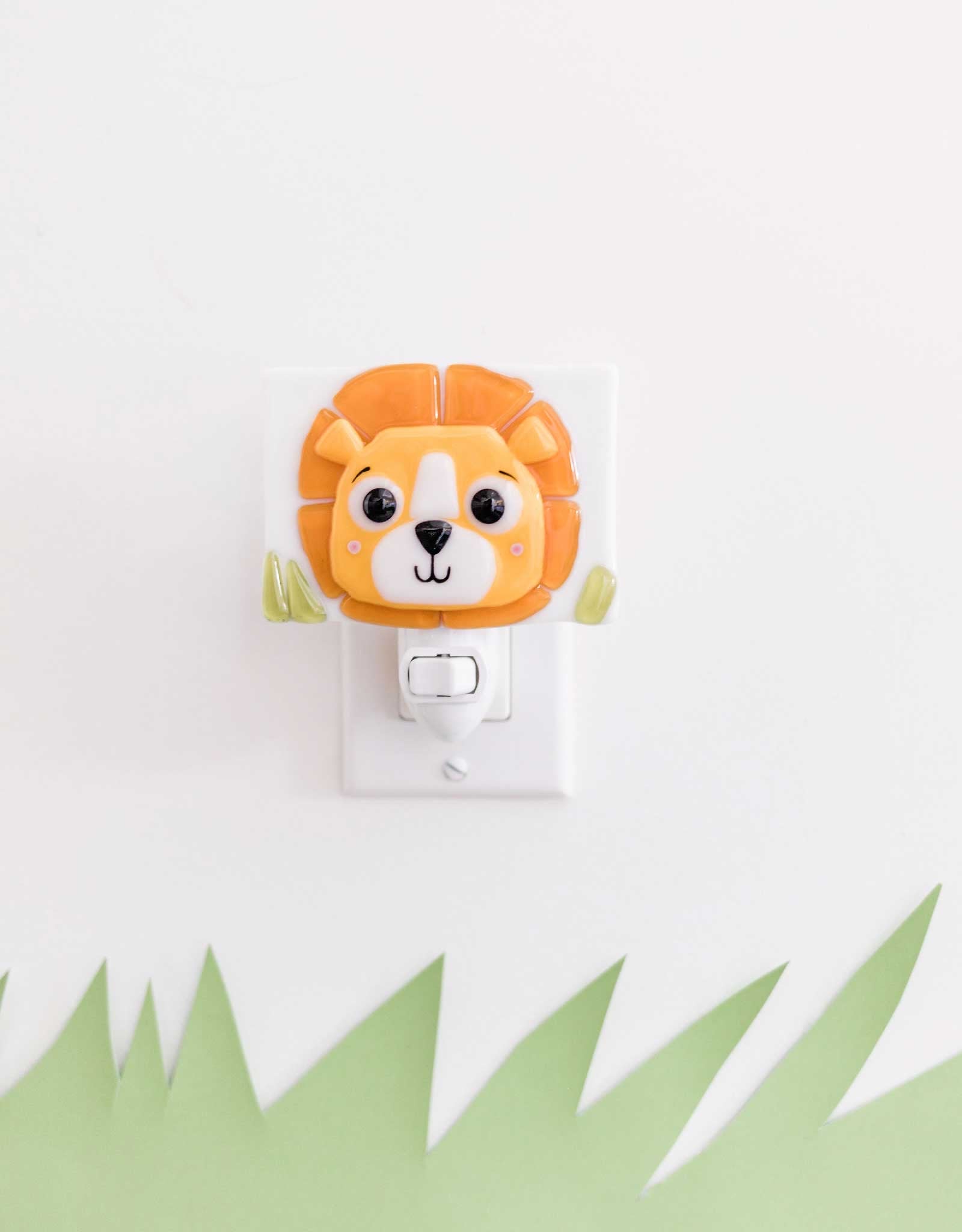 Marcus the Lion Nightlight by Veille Sur Toi