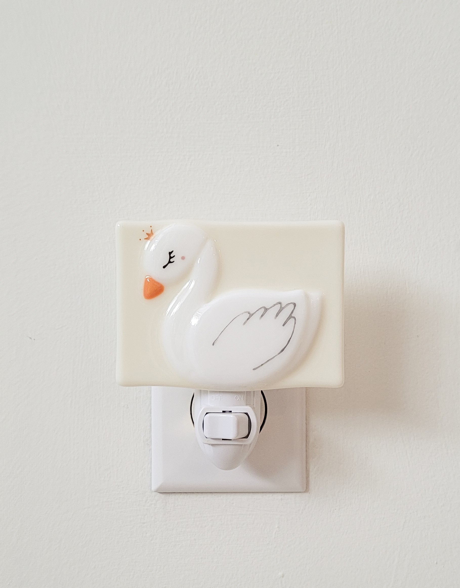 Sophia the Swan Nightlight by Veille Sur Toi