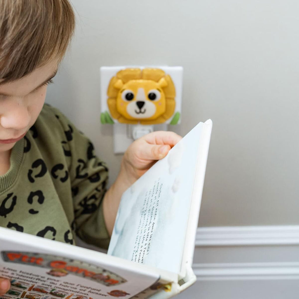 Marcus the Lion Nightlight by Veille Sur Toi